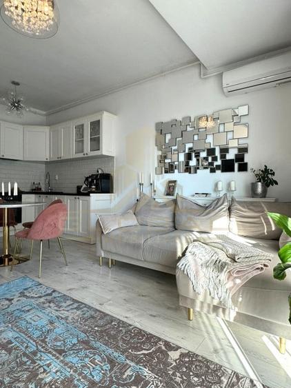 Apartament cu 3 camere semidecomandat în Bună Ziua