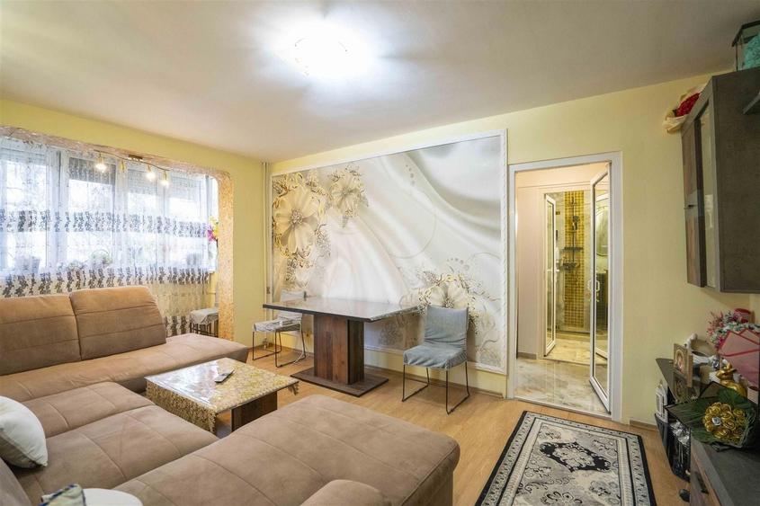 Apartament cu 3 camere semidecomandat în Rogerius