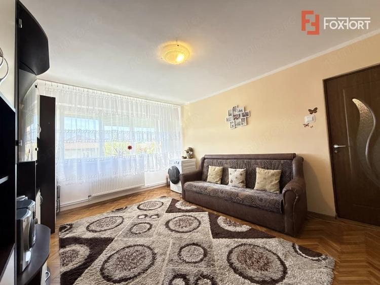 Apartament cu 4 camere semidecomandat în Cetății