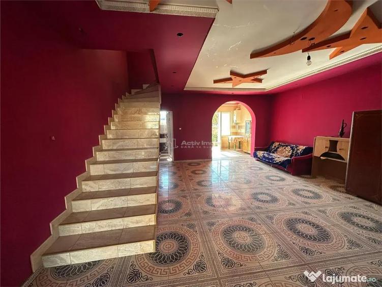Casa P E , constructie noua, garaj subteran, strada Avram Ia - 7