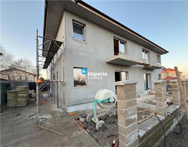 Duplex cu 4 camere cu Canalizare în Aeroport