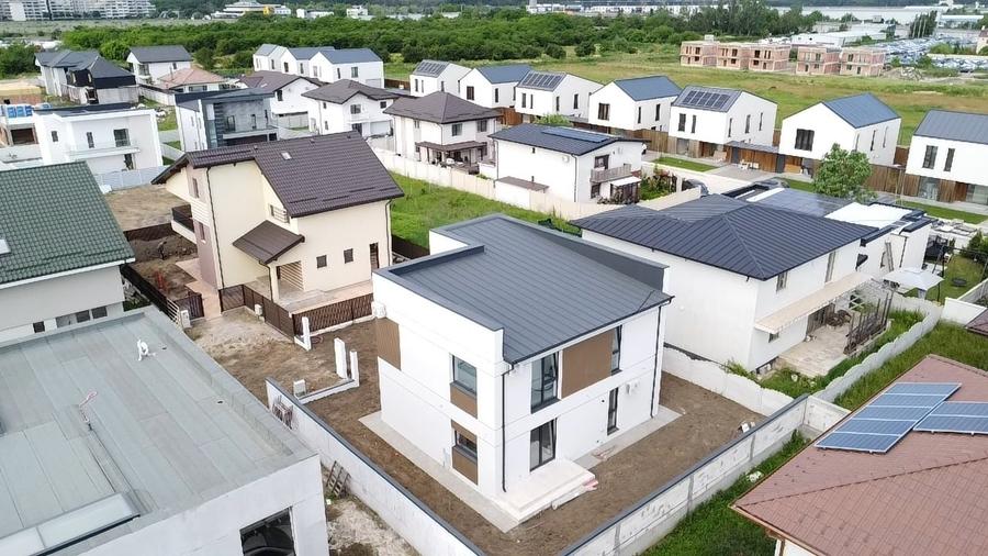 Casă individuală cu 4 camere cu Canalizare în Tunari