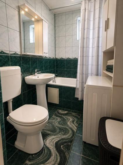 Apartament cu 3 camere semidecomandat, mobilat în Lujerului