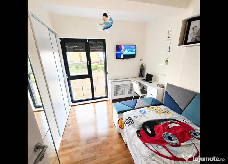 Apartament cu 4 camere decomandat în Palazu Mare
