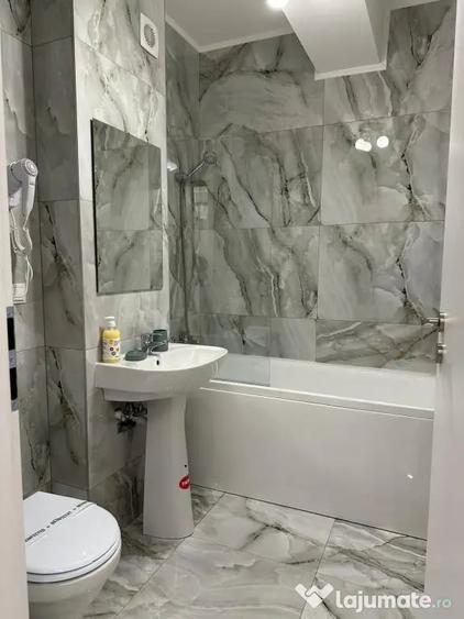 Apartament cu 3 camere decomandat în Lazaret