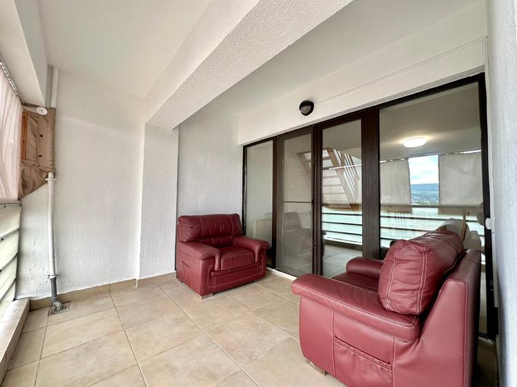 Apartament cu 3 camere decomandat în Bucium
