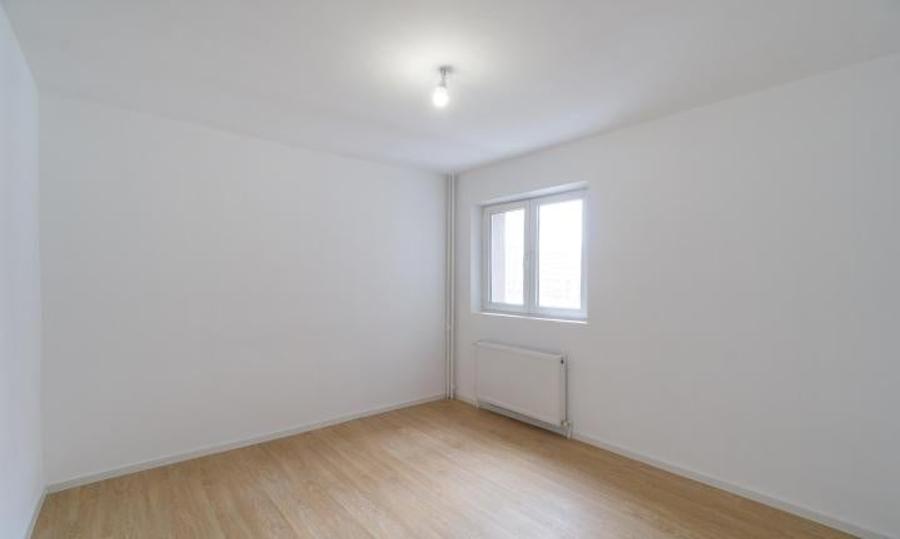 Apartament cu 2 camere decomandat în Baba Novac