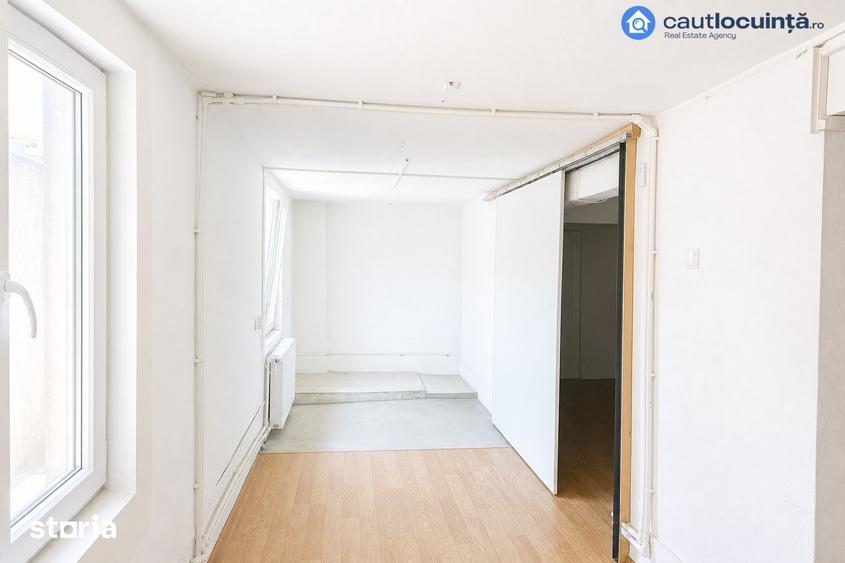 Casă cu 8 camere cu Teren 162 Mp în Dobroești