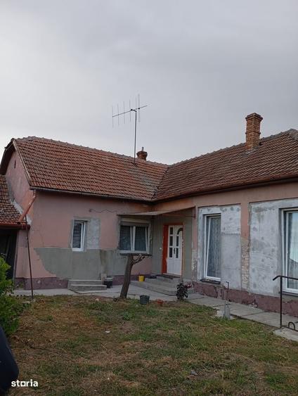 Casă cu 4 camere în Central