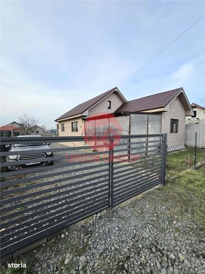 Casă cu 4 camere cu Teren 690 Mp în Corbu