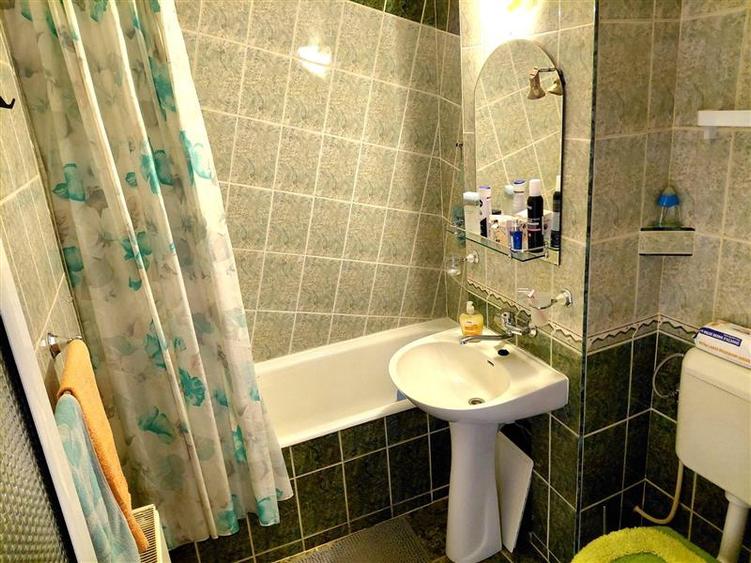 Apartament cu 4 camere decomandat, mobilat în Central