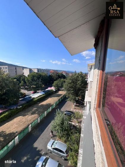Apartament cu 3 camere în Traian