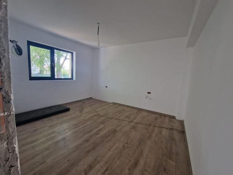 Casă individuală cu 3 camere cu Teren 300 Mp în Central