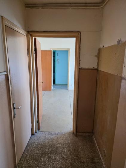 Apartament cu 3 camere semidecomandat în Câmpia Libertății