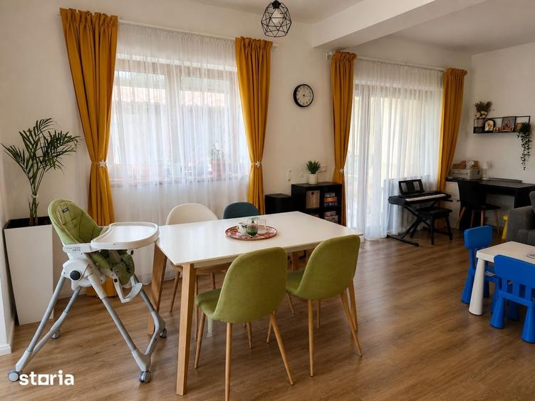 Casă cu 4 camere cu Teren 250 Mp în 1 Decembrie