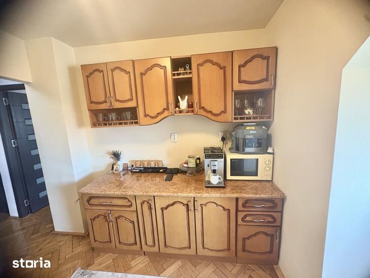 Apartament cu trei camere de vanzare, renovat complet, central - 11