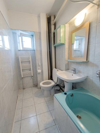 Apartament cu 3 camere decomandat, mobilat în Granit