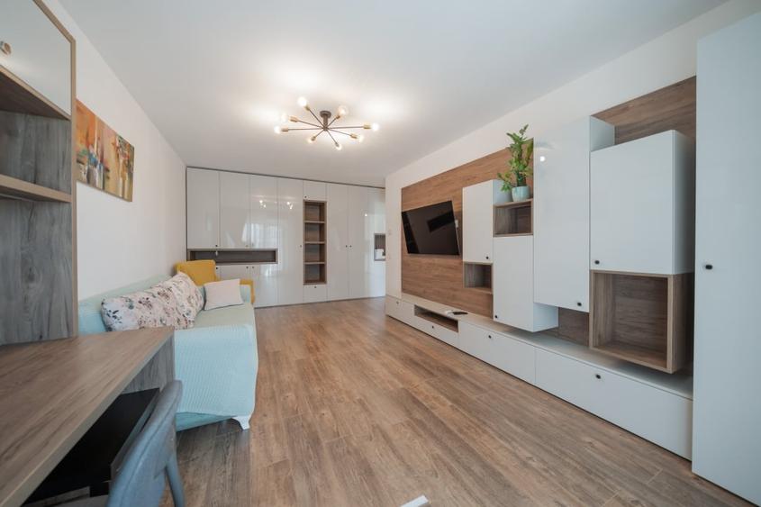 Apartament cu 3 camere decomandat, mobilat în P-ta Presei Libere