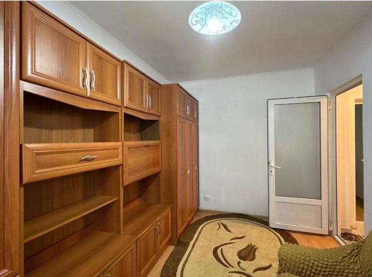 Apartament cu 4 camere decomandat, mobilat în Independenței