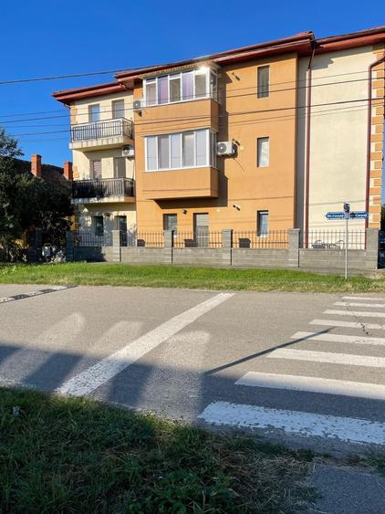 Apartament cu 3 camere decomandat în Utvin