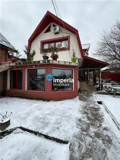 Casă individuală cu 6 camere cu Canalizare în Bucium