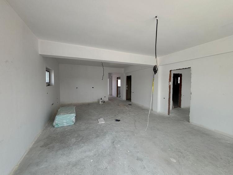 Casă individuală cu 4 camere cu Canalizare în Tunari