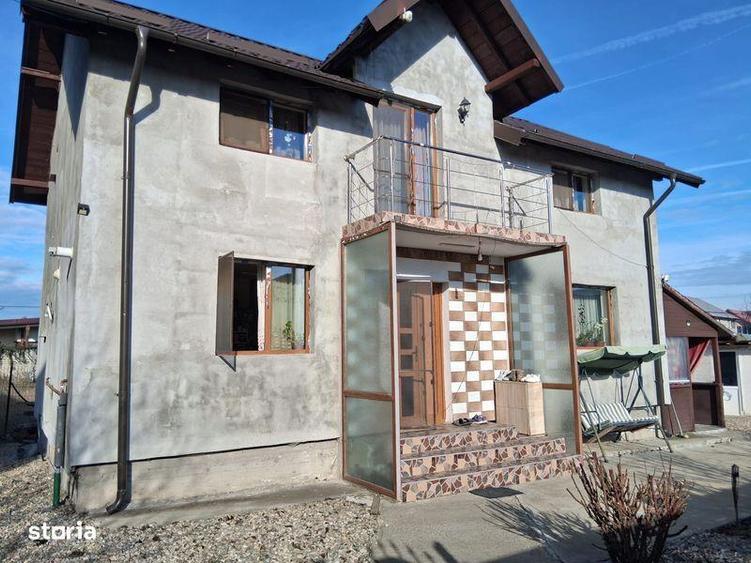 Casă cu 4 camere cu Teren 150 Mp în Bradu