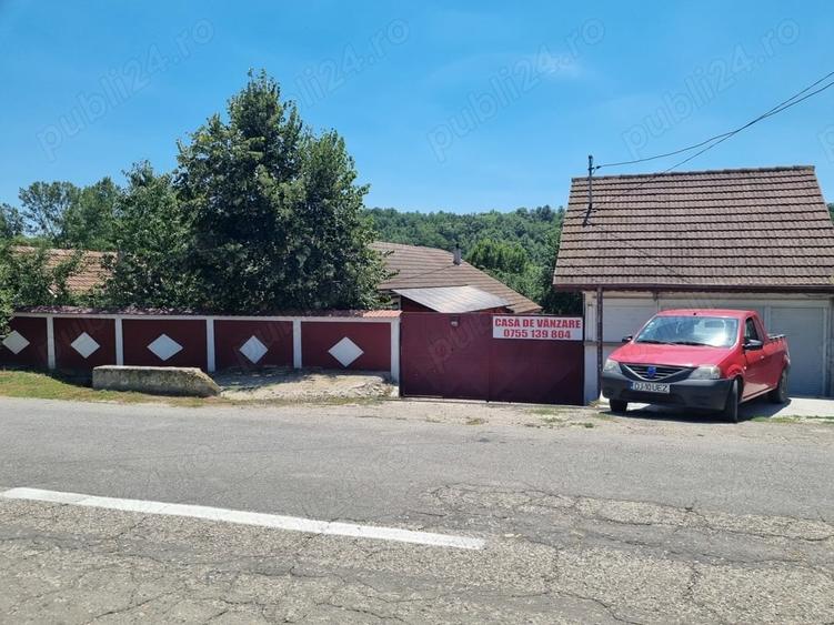Casă cu 4 camere în Cernat