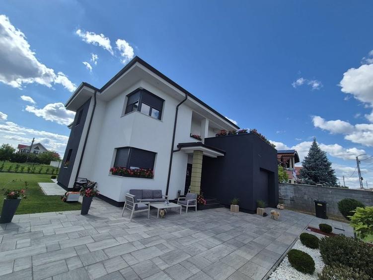Casă cu 4 camere în Exterior Vest