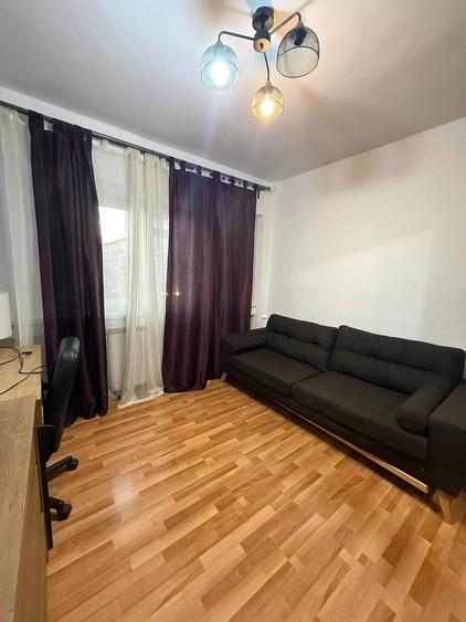 Apartament cu 3 camere decomandat în Girocului
