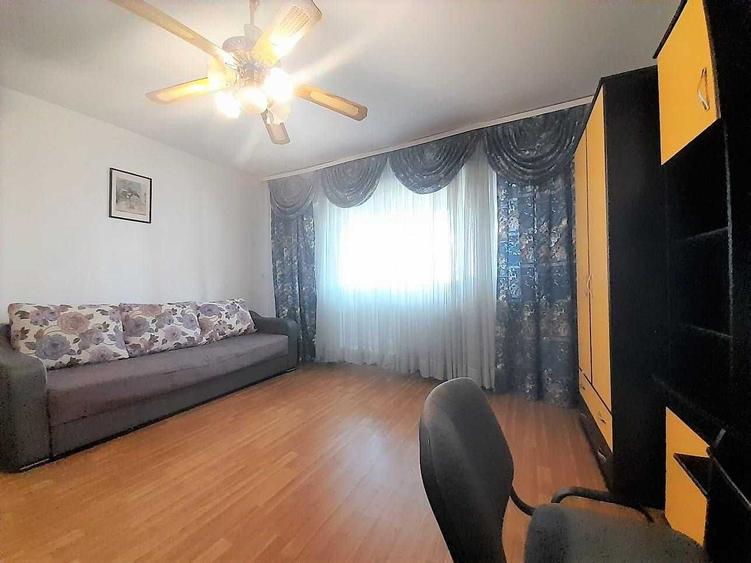 Apartament cu 3 camere decomandat în Păcii
