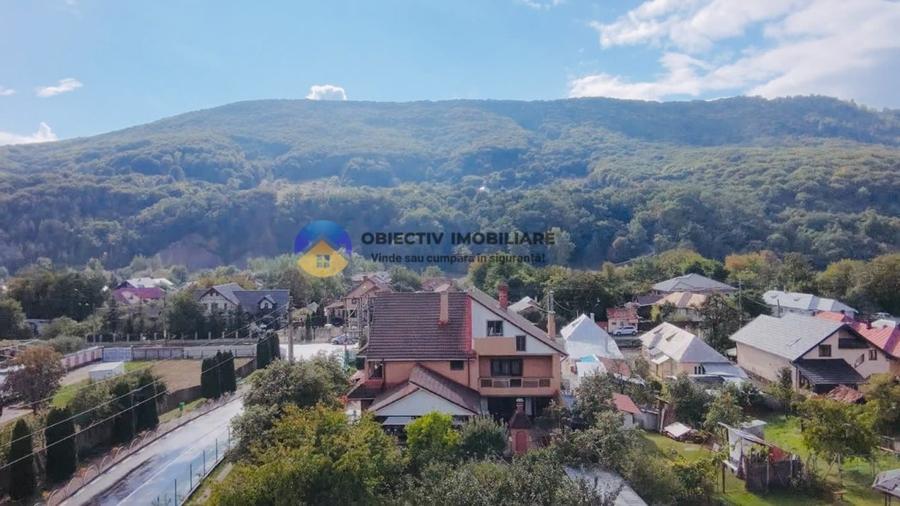 Casă cu 6 camere cu Teren 1584 Mp în Nord-Est
