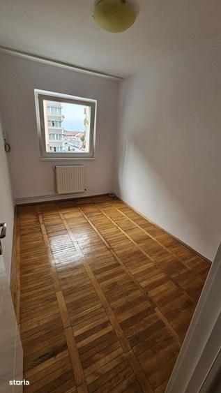 Apartament cu 3 camere în Semicentral
