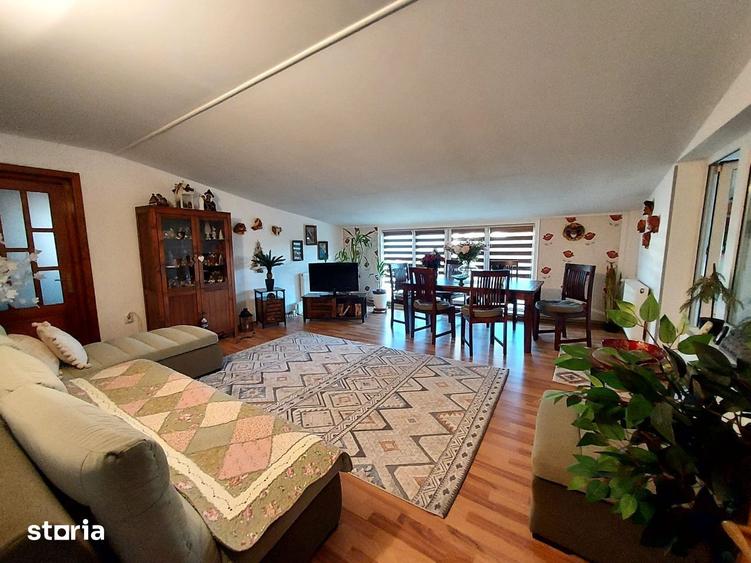 Casă cu 6 camere cu Teren 250 Mp în Central
