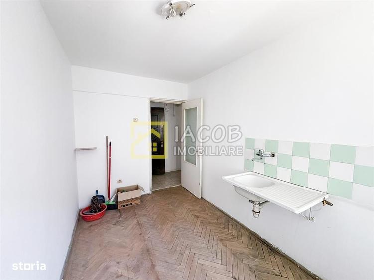 Apartament cu 3 camere nedecomandat în Central