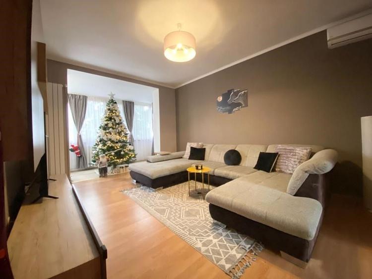 Apartament cu 3 camere decomandat în Central