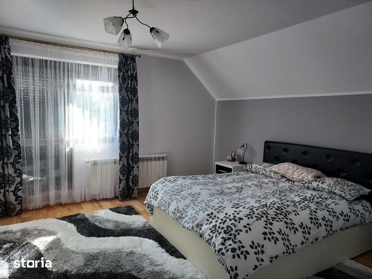 Casă cu 5 camere cu Teren 1800 Mp în Moara