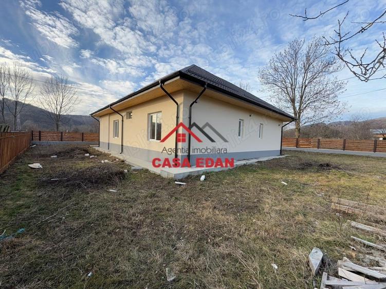 Casă cu 4 camere cu Teren 1003 Mp în Brebu
