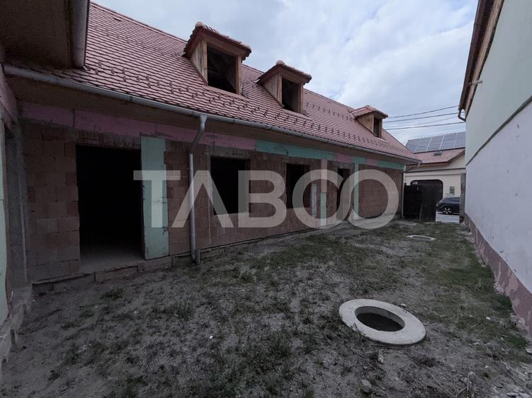 Casă individuală cu 6 camere cu Teren 220 Mp în Orașul de Jos