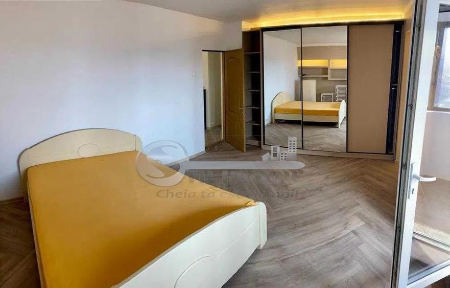 Apartament cu 4 camere decomandat, mobilat în Nicolina