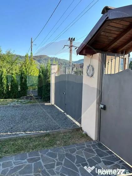 Casă cu 5 camere cu Teren 700 Mp în Tăuții de Sus