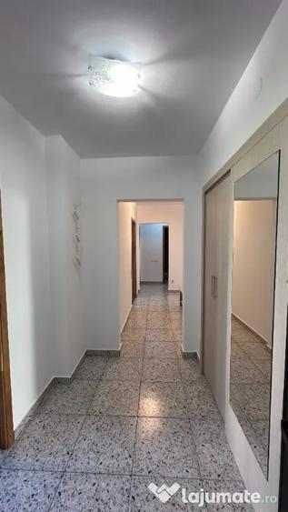 Apartament cu 3 camere decomandat în Dristor