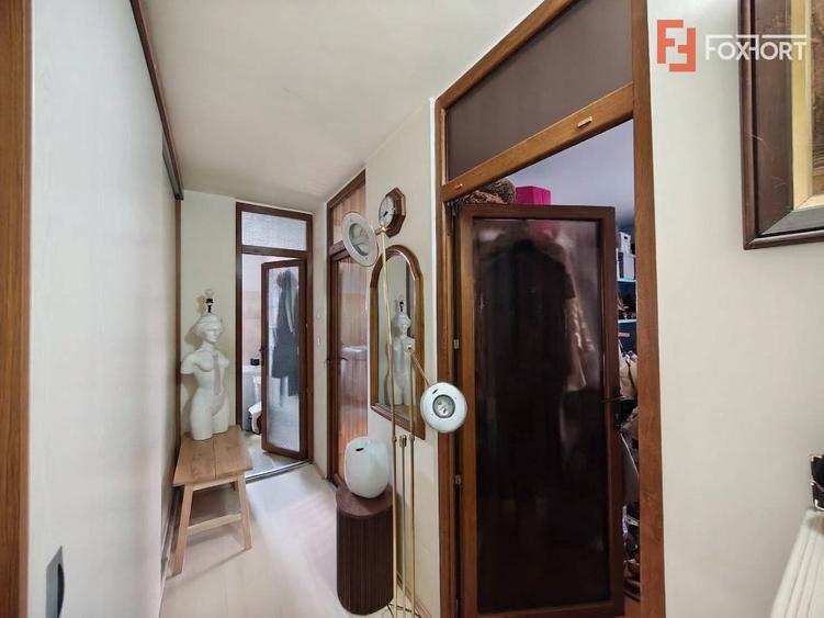 Apartament cu 3 camere decomandat, mobilat în Girocului