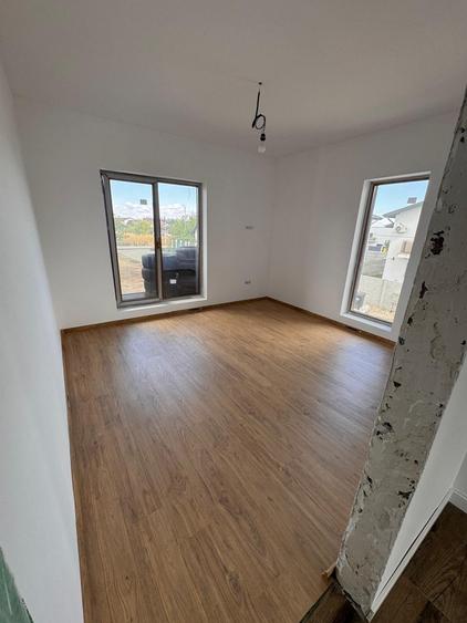Casă individuală cu 5 camere cu Teren 275 Mp în Berceni