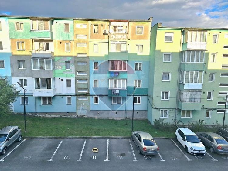 Apartament cu 3 camere decomandat, mobilat în Central