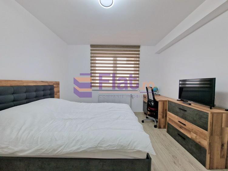 Apartament cu 3 camere decomandat în Tractorul
