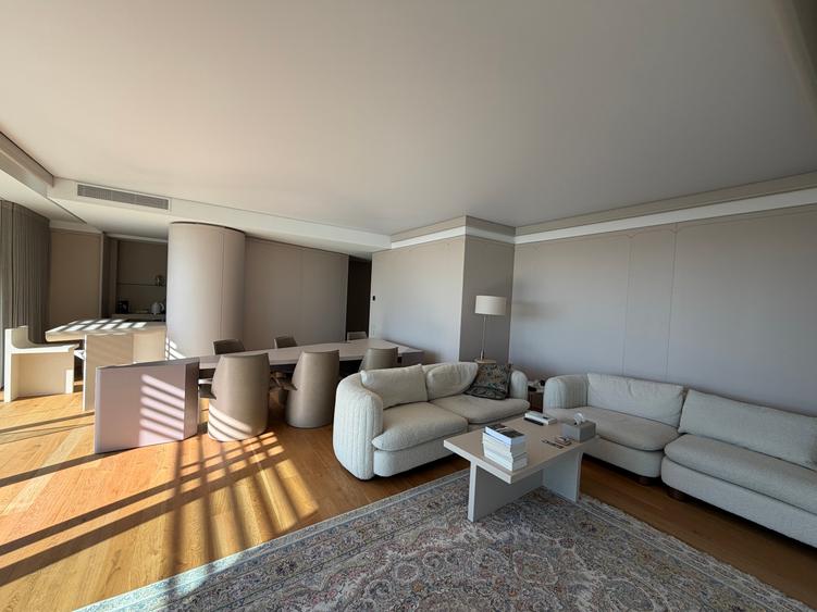 Apartament cu 4 camere decomandat în Floreasca