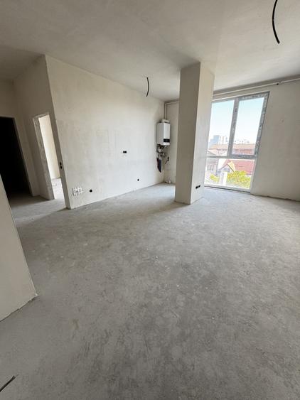 Apartament cu 2 camere semidecomandat în Mărăști