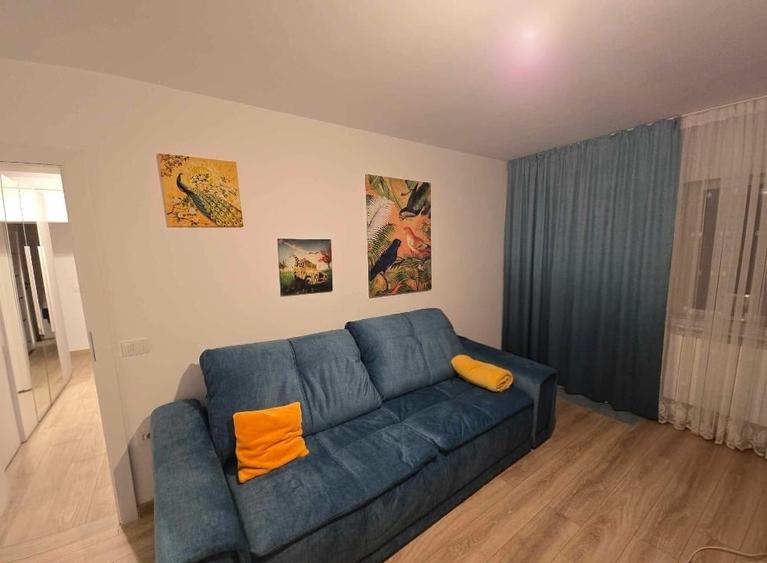 Apartament cu 2 camere decomandat în Podul de Fier
