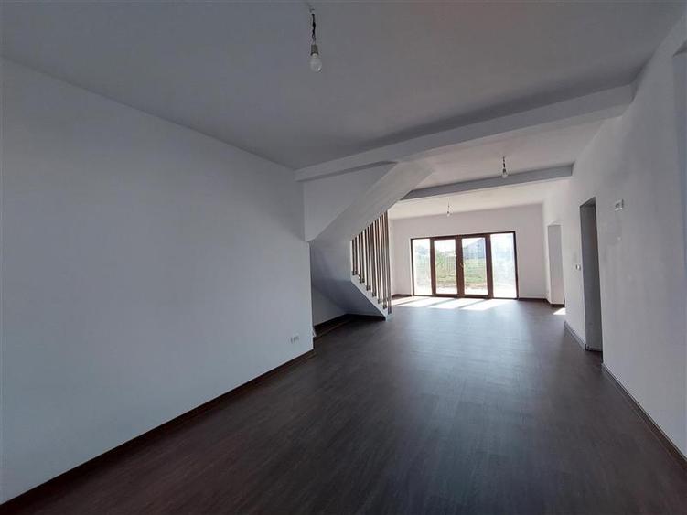 Duplex cu 4 camere cu Canalizare în Vladimirescu